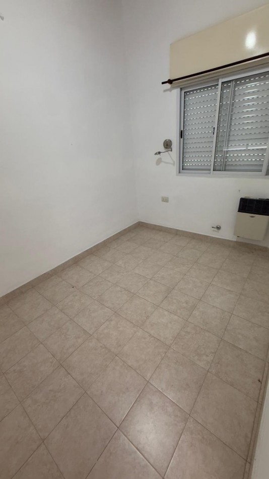 EN VENTA AMPLIO DEPARTAMENTO EN PLANTA ALTA - EXCELENTE UBICACION