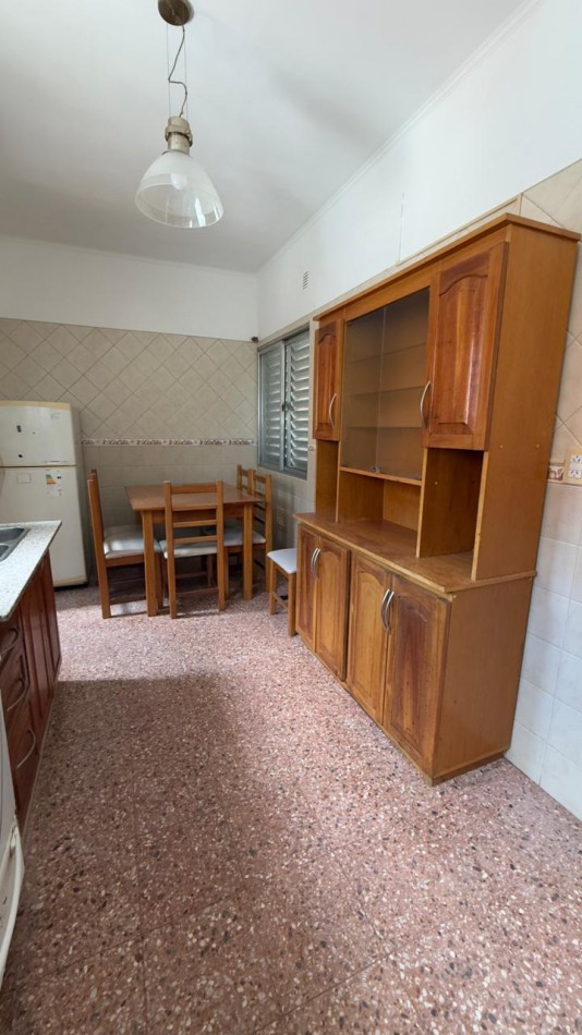 EN VENTA AMPLIO DEPARTAMENTO EN PLANTA ALTA - EXCELENTE UBICACION