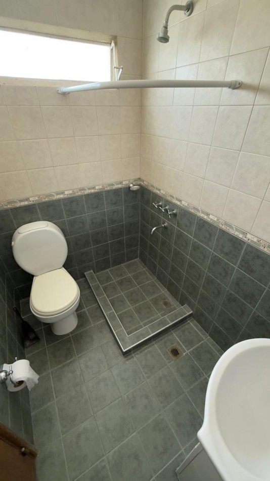 EN VENTA AMPLIO DEPARTAMENTO EN PLANTA ALTA - EXCELENTE UBICACION