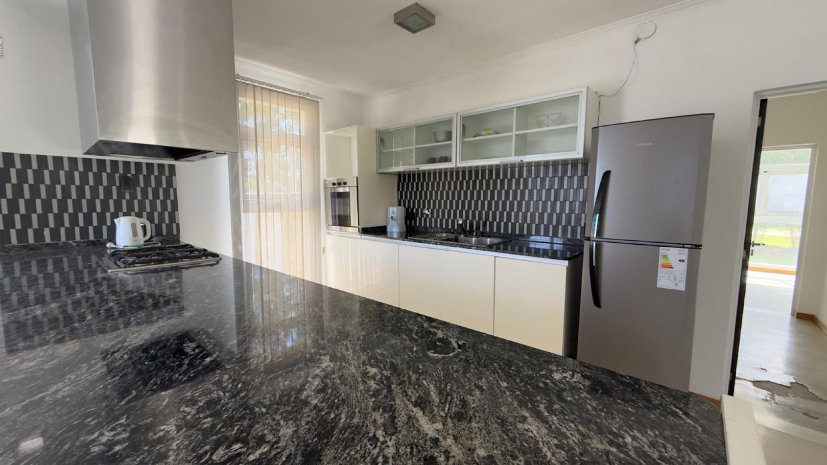 EN VENTA MODERNA CASA QUINTA - SAUCE MONTRUL