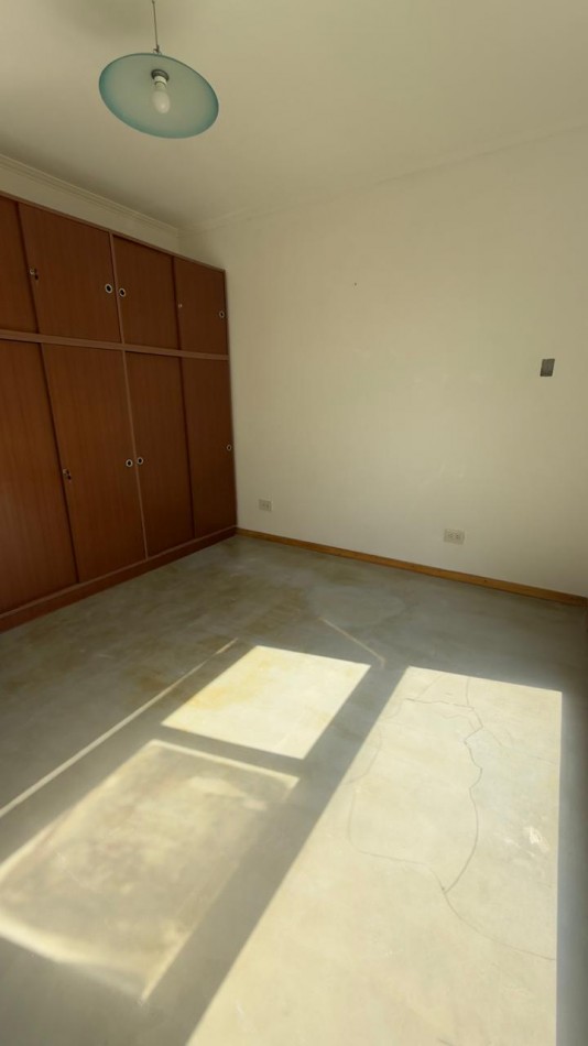EN VENTA MODERNA CASA QUINTA - SAUCE MONTRUL