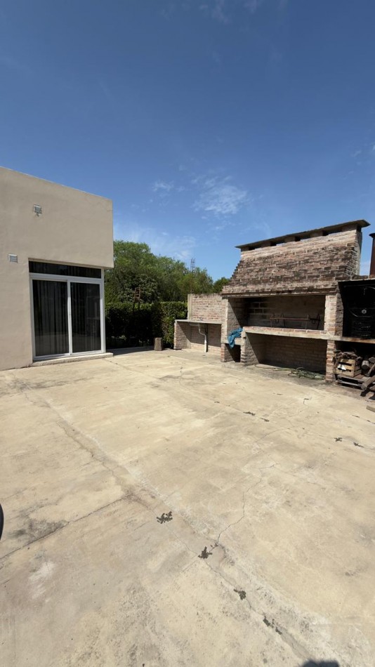 EN VENTA MODERNA CASA QUINTA - SAUCE MONTRUL