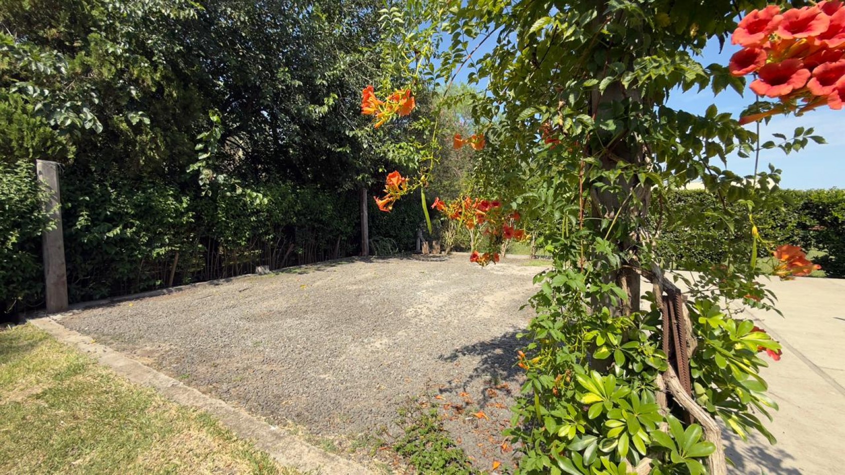 EN VENTA MODERNA CASA QUINTA - SAUCE MONTRUL