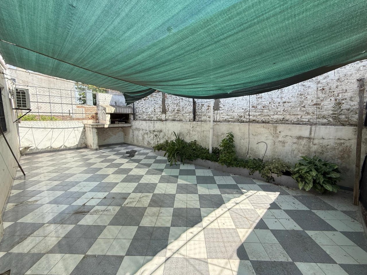 EN VENTA CASA 2 DORMITORIOS - EXCELENTE UBICACION