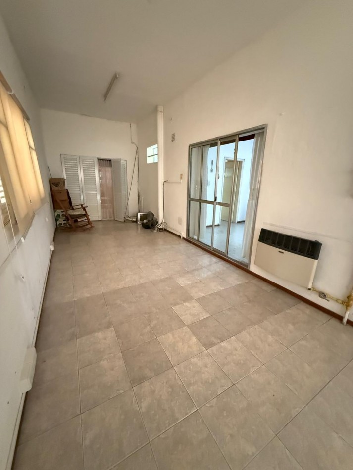 EN VENTA CASA 2 DORMITORIOS - EXCELENTE UBICACION