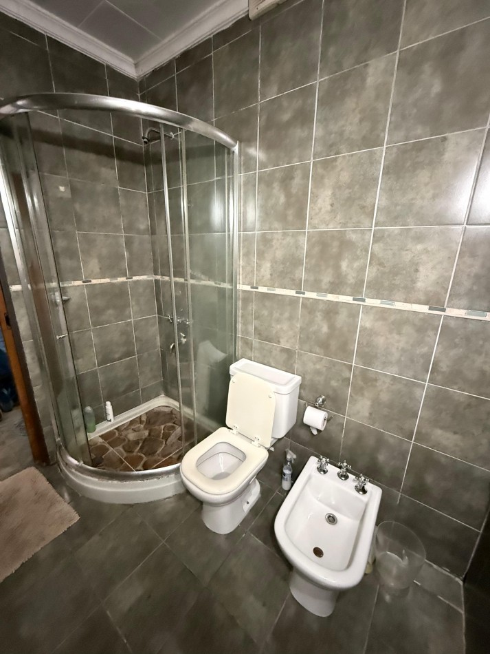 EN VENTA AMPLIA CASA ZONA CENTRO - LISTA PARA INGRESAR A VIVIR