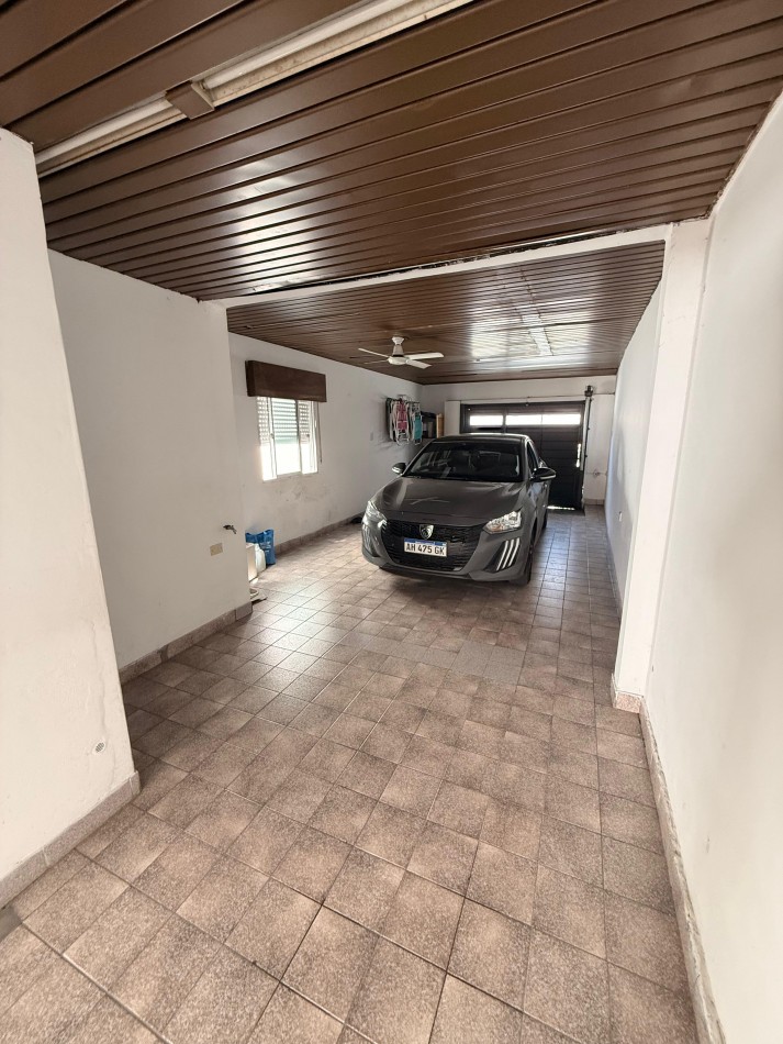 EN VENTA AMPLIA CASA ZONA CENTRO - LISTA PARA INGRESAR A VIVIR