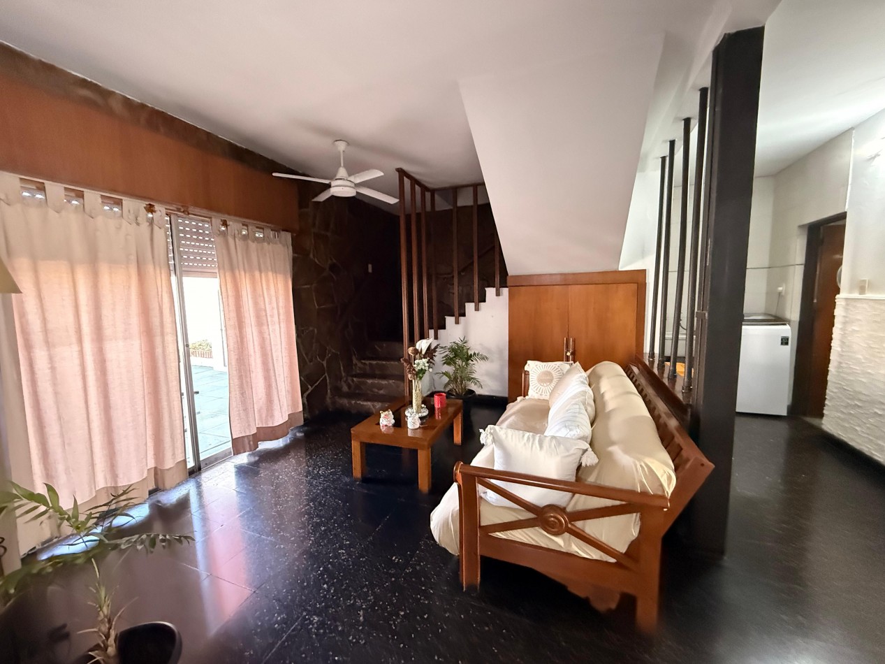 EN VENTA AMPLIA CASA ZONA CENTRO - LISTA PARA INGRESAR A VIVIR