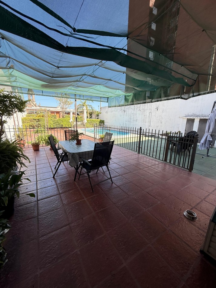 EN VENTA AMPLIA CASA ZONA CENTRO - LISTA PARA INGRESAR A VIVIR