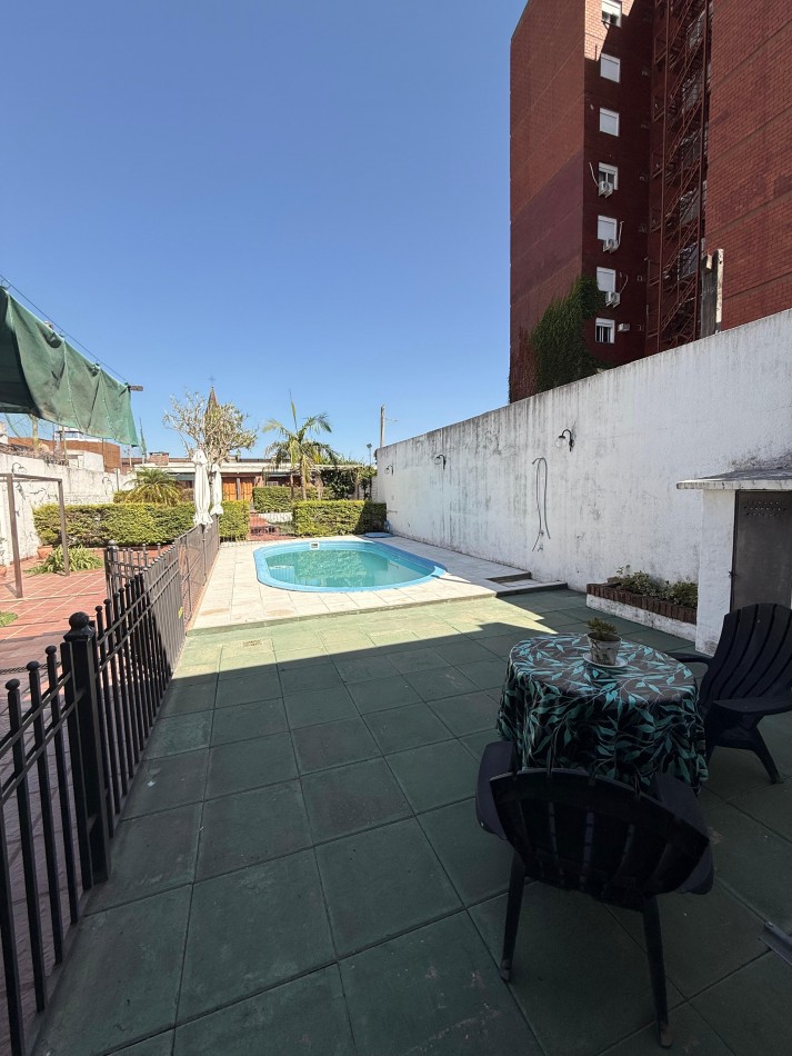 EN VENTA AMPLIA CASA ZONA CENTRO - LISTA PARA INGRESAR A VIVIR