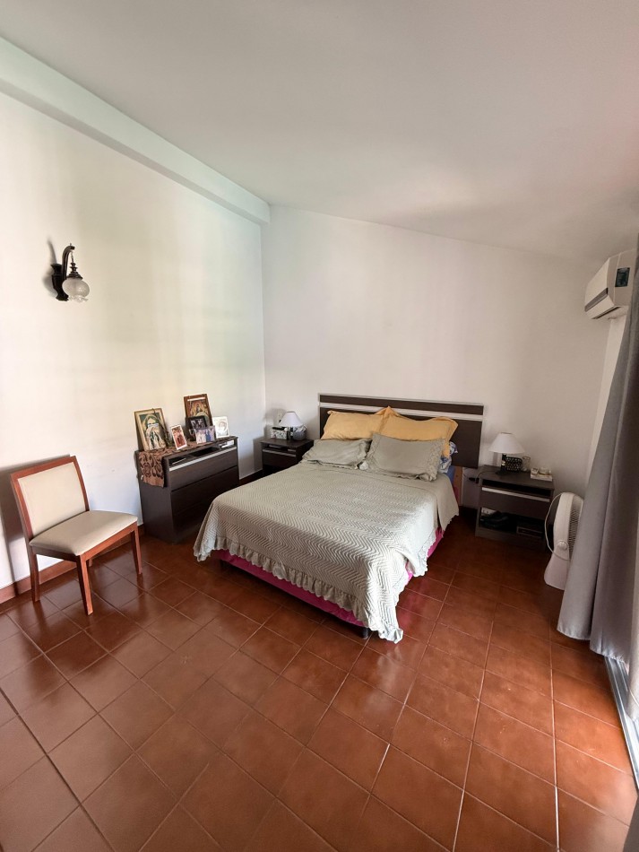 EN VENTA AMPLIA CASA ZONA CENTRO - LISTA PARA INGRESAR A VIVIR