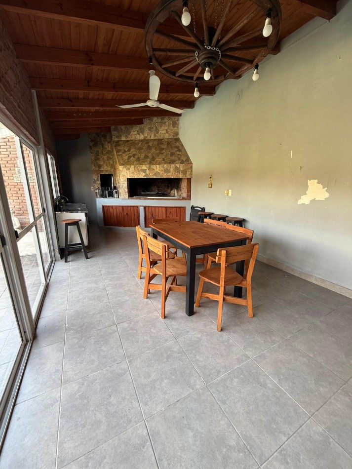 EN VENTA HERMOSA CASA DE DOS PLANTAS - APTA CREDITO HIPOTECARIO