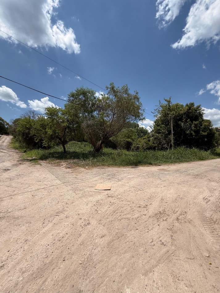 EN VENTA TERRENO- ZONA SINDICATO DE CAMIONEROS !!