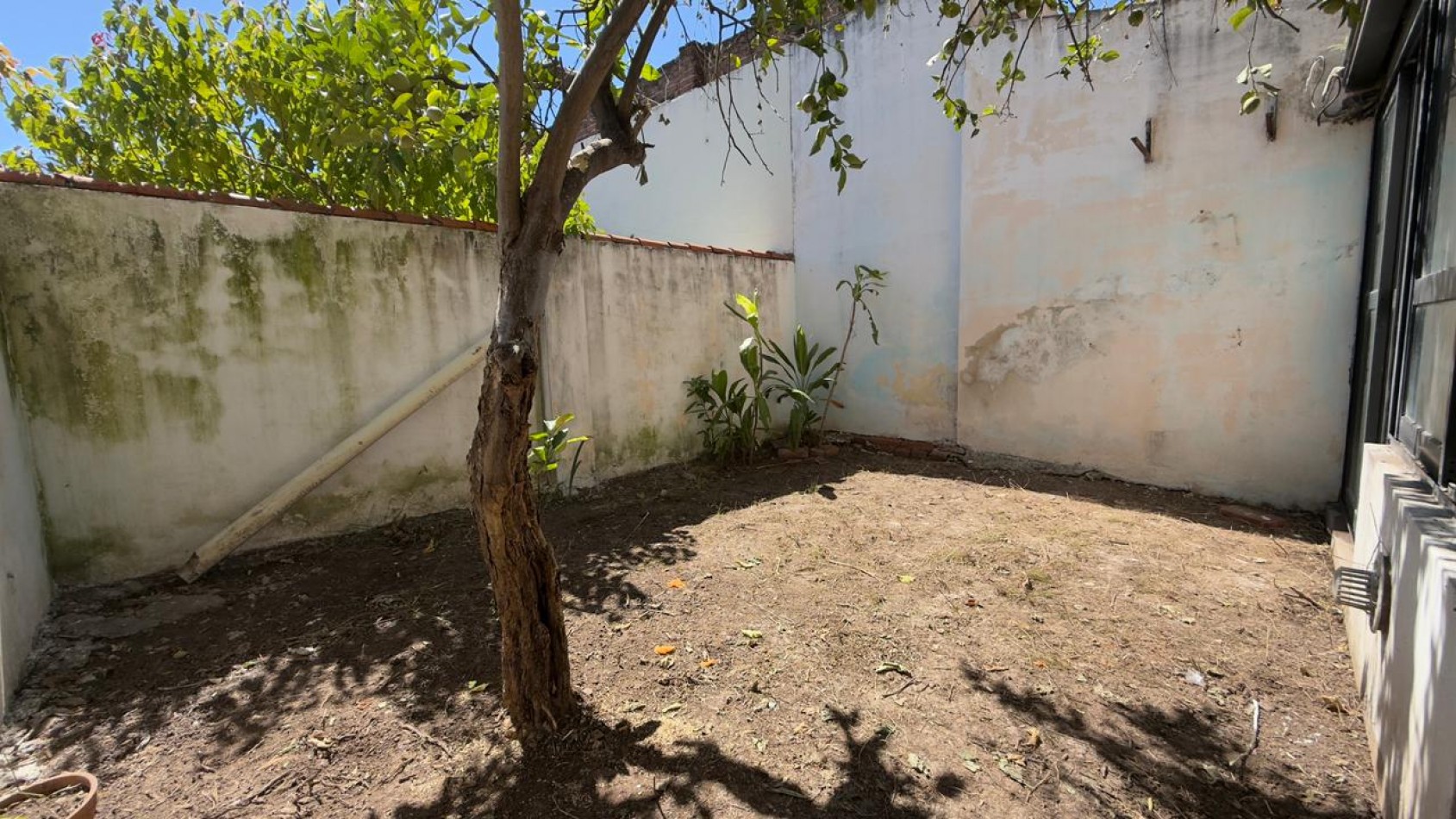 VENTA DPTO PLANTA BAJA CON PATIO VERDE !!! 