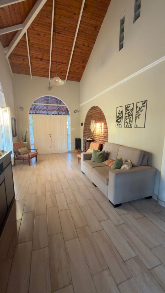 Venta Casa Soñada con Pileta y Quincho con amplio terreno !!!