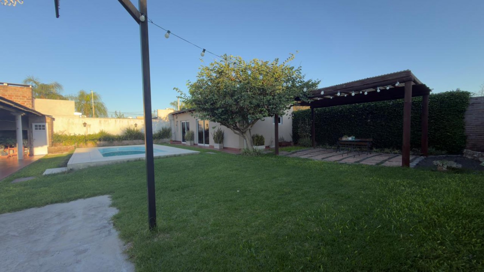 Venta Casa Soñada con Pileta y Quincho con amplio terreno !!!