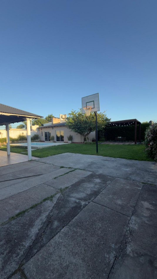 Venta Casa Soñada con Pileta y Quincho con amplio terreno !!!