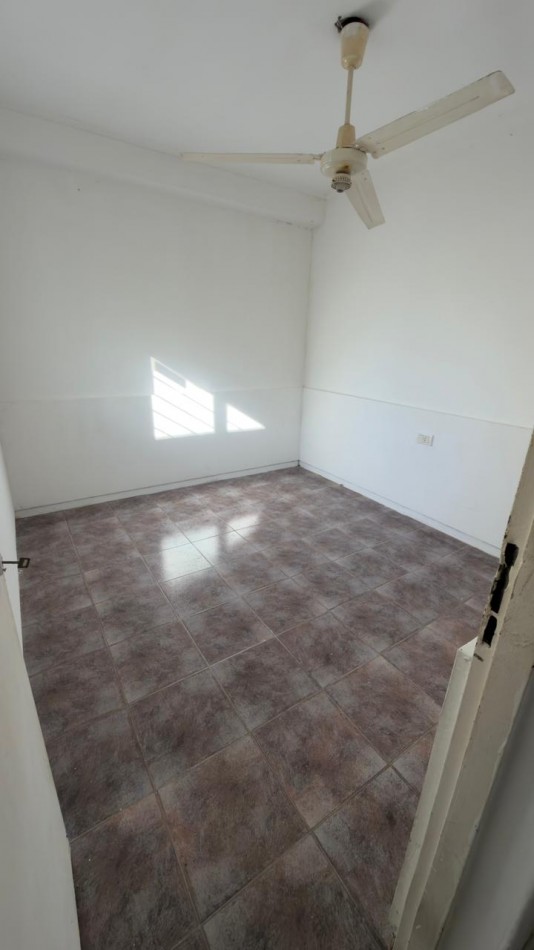 EN VENTA CASA 2 DORM- CALLE BLAS PARERA !!! 
