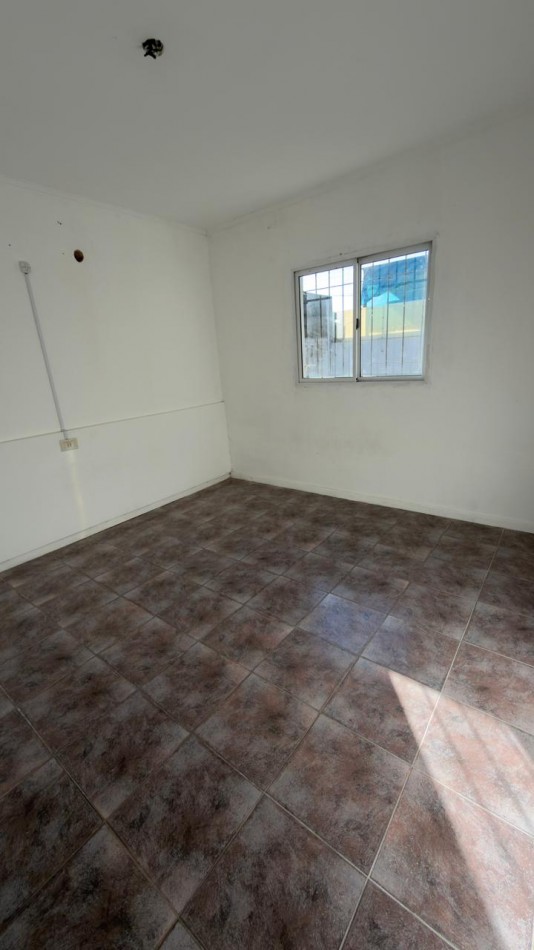 EN VENTA CASA 2 DORM- CALLE BLAS PARERA !!! 