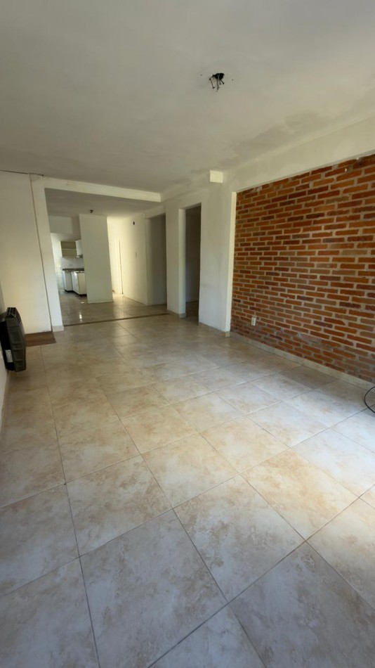 EN VENTA CASA 2 DORM- CALLE BLAS PARERA !!! 