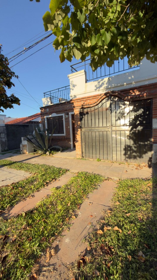 EN VENTA CASA 2 DORM- CALLE BLAS PARERA !!! 