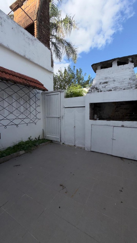 VENTA COMODA CASA 4 DORMITORIOS ZONA BOULEVARES !!! 