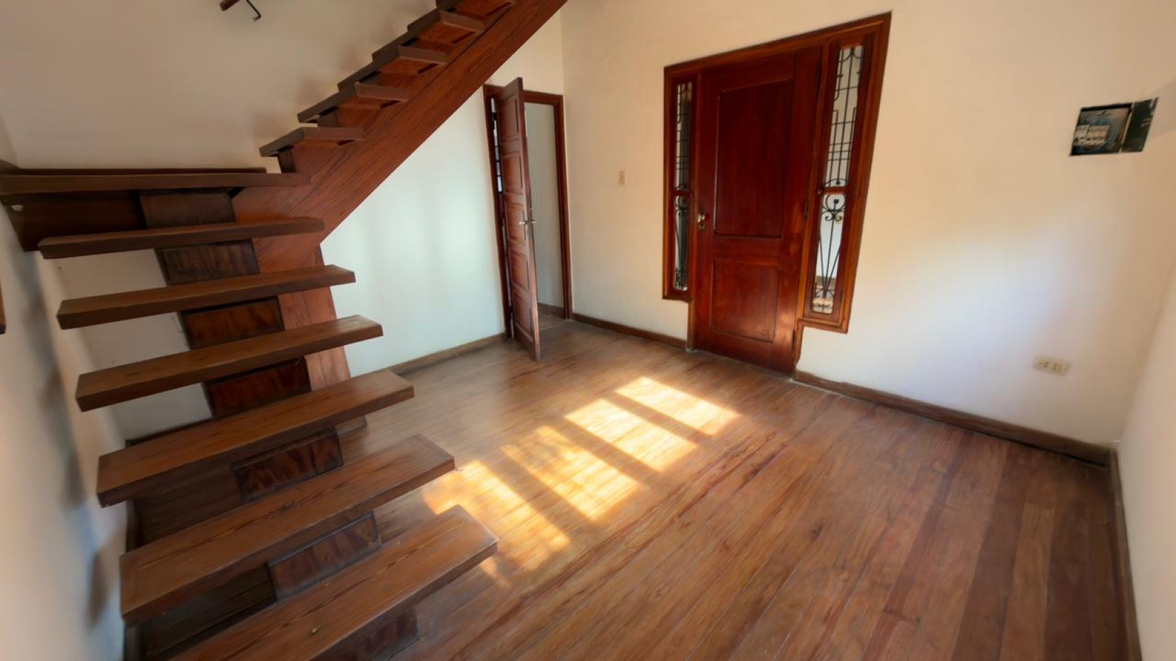 VENTA COMODA CASA 4 DORMITORIOS ZONA BOULEVARES !!! 