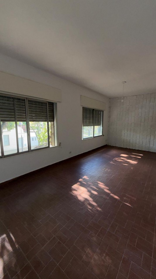 VENTA COMODA CASA 4 DORMITORIOS ZONA BOULEVARES !!! 