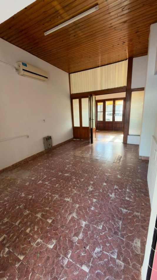 VENTA COMODA CASA 4 DORMITORIOS ZONA BOULEVARES !!! 
