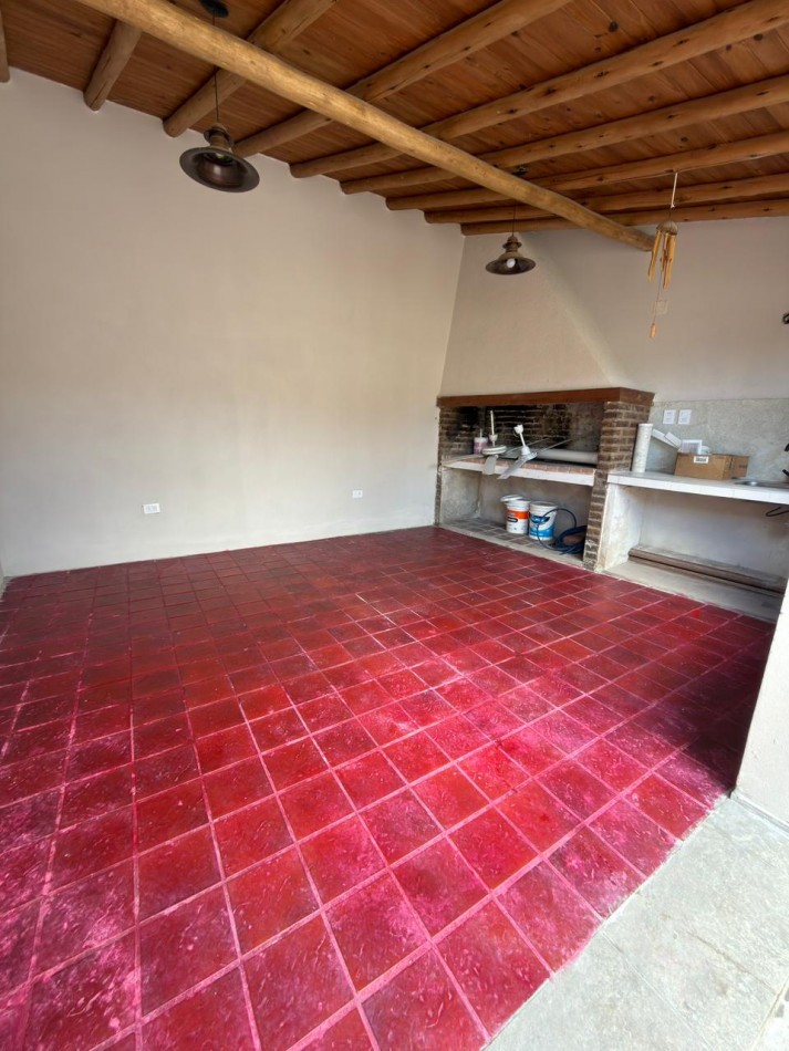 VENTA HERMOSA CASA 3 DORM ZONA PARQUE !!!