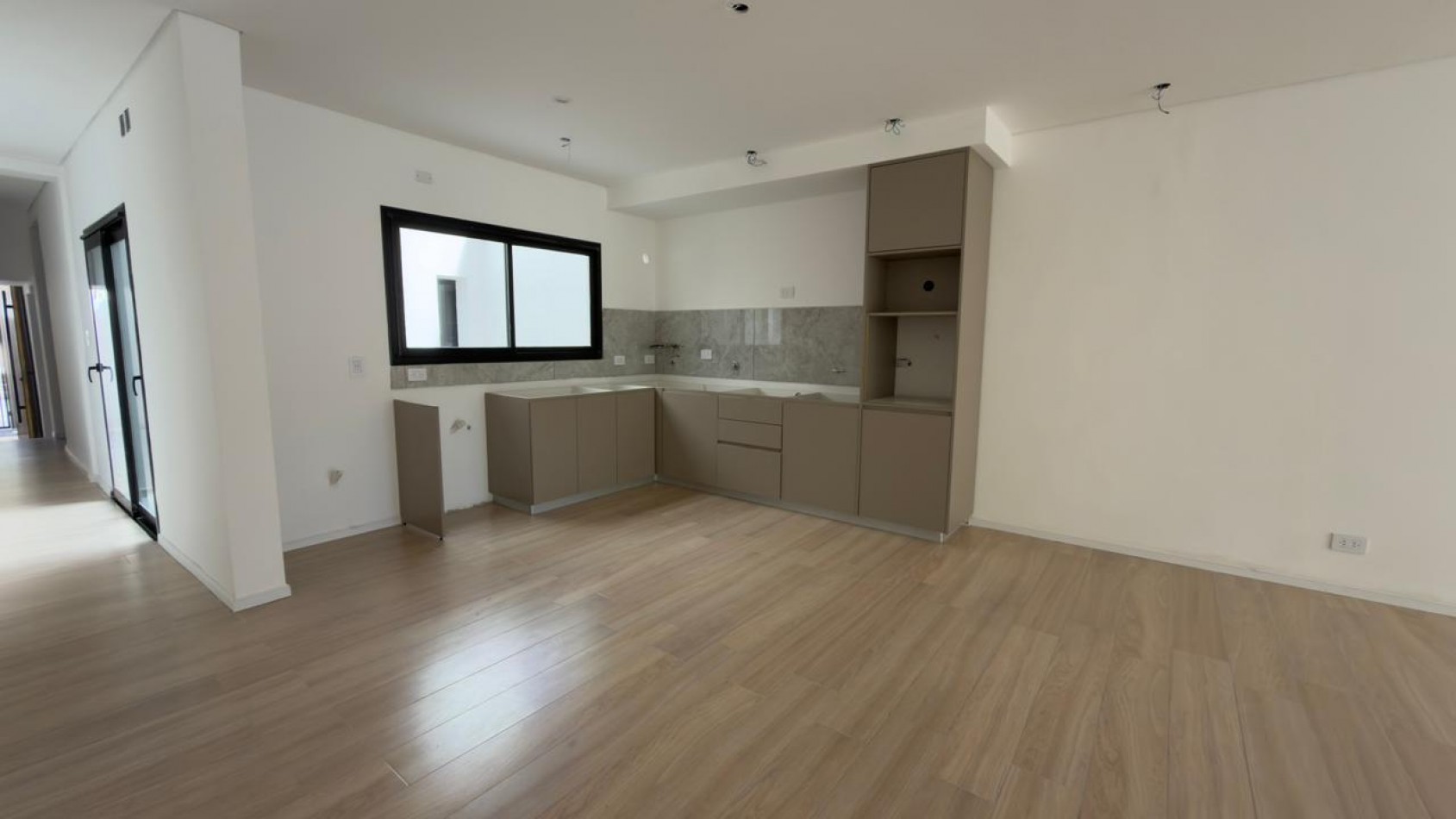 VENTA HERMOSA CASA 3 DORM ZONA PARQUE !!!