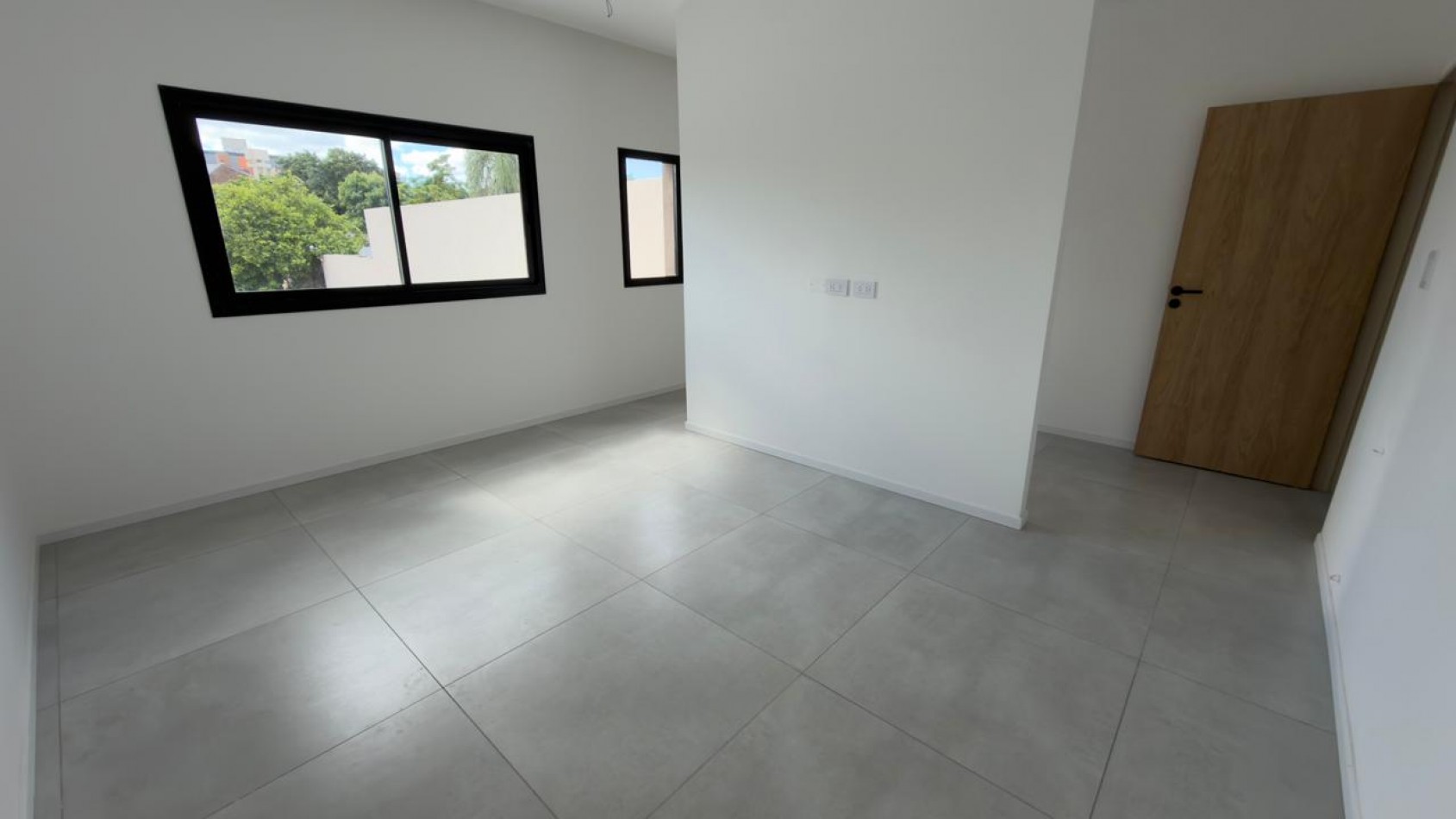 VENTA HERMOSA CASA 3 DORM ZONA PARQUE !!!