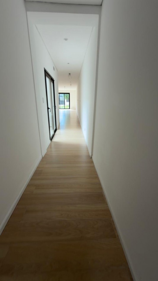 VENTA HERMOSA CASA 3 DORM ZONA PARQUE !!!