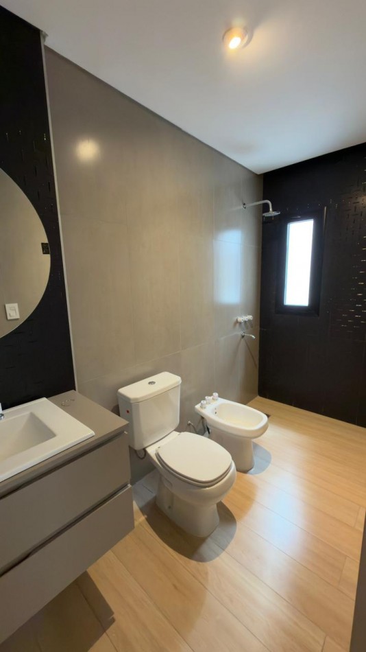 VENTA HERMOSA CASA 3 DORM ZONA PARQUE !!!