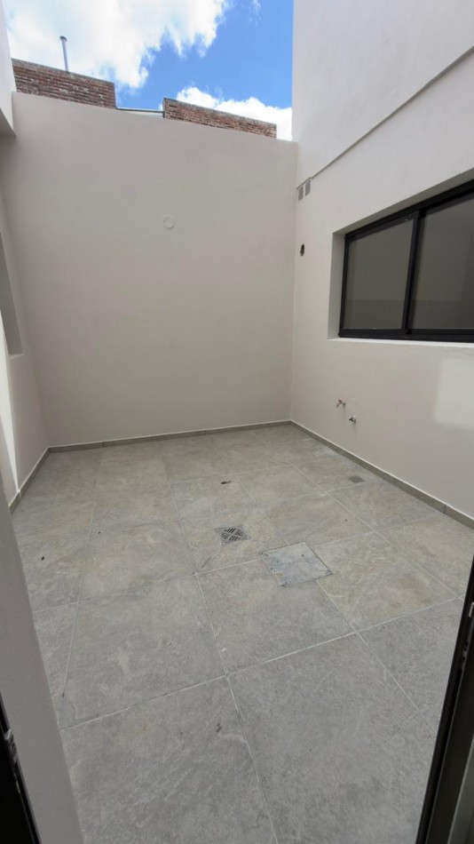 VENTA HERMOSA CASA 3 DORM ZONA PARQUE !!!