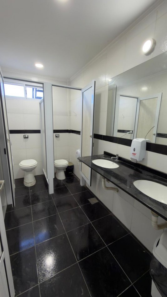 VENTA HERMOSO SALON DE EVENTOS - ZONA TRIANGULAR !!!