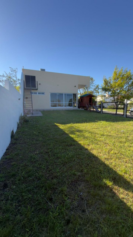 VENTA HERMOSO SALON DE EVENTOS - ZONA TRIANGULAR !!!