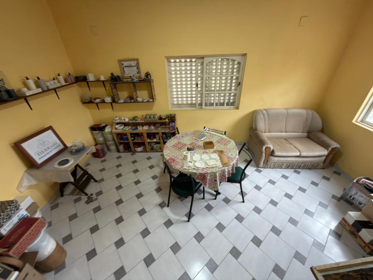 EN VENTA COMODA CASA FAMILIAR EN B° VAIRETTI, LISTA PARA MUDARSE !!!