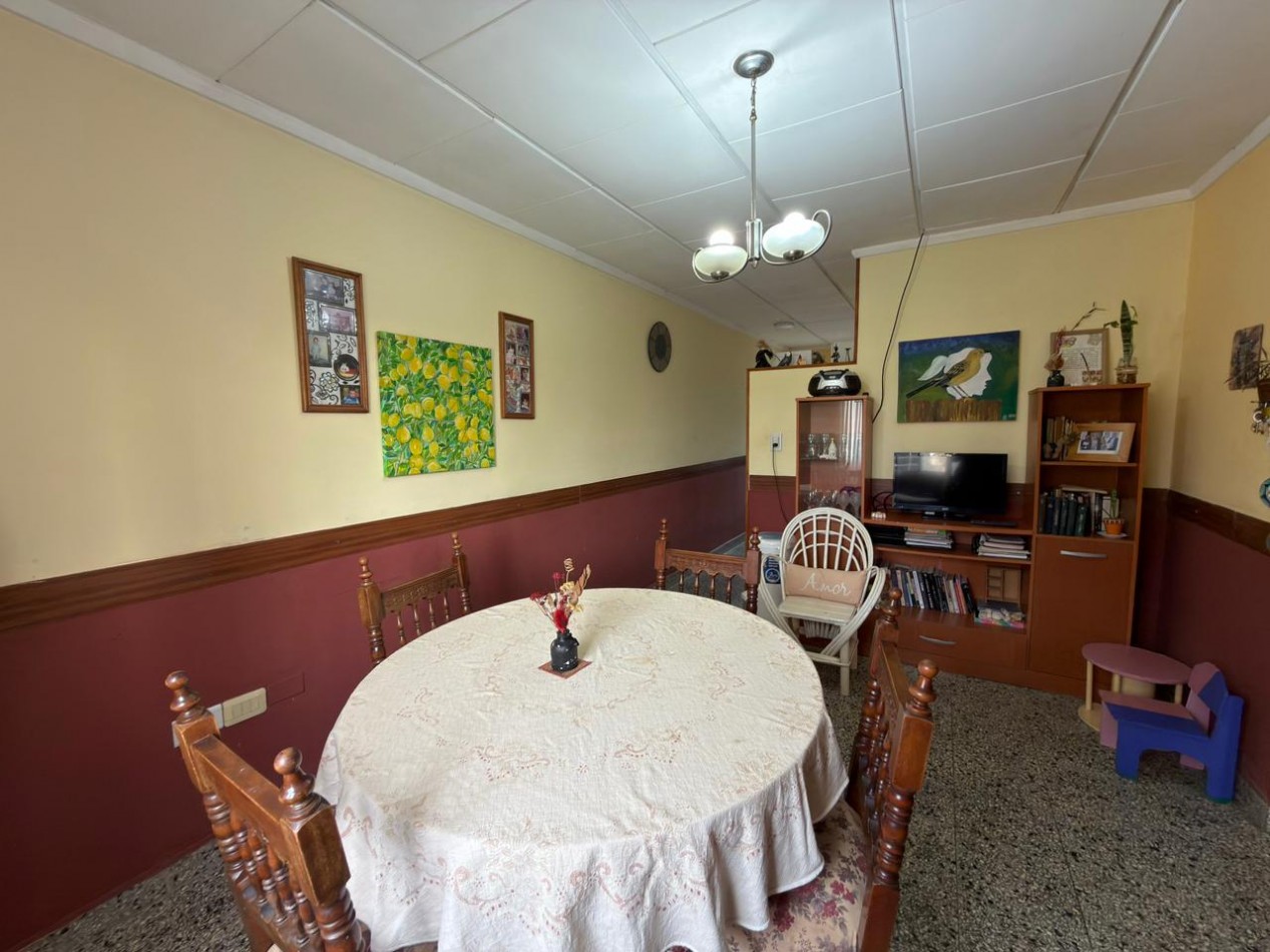 EN VENTA COMODA CASA FAMILIAR EN B° VAIRETTI, LISTA PARA MUDARSE !!!