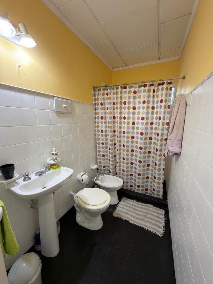 EN VENTA COMODA CASA FAMILIAR EN B° VAIRETTI, LISTA PARA MUDARSE !!!