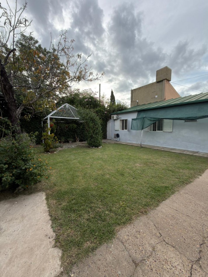 EN VENTA COMODA CASA FAMILIAR EN B° VAIRETTI, LISTA PARA MUDARSE !!!