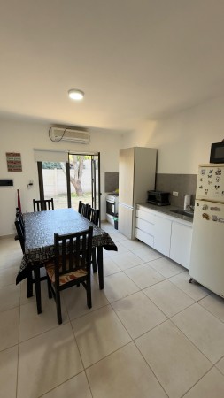 EN VENTA CASA ZONA TOMA // 3 DORM!!!