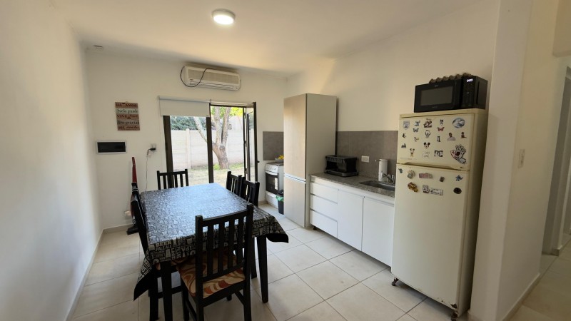 EN VENTA CASA ZONA TOMA // 3 DORM!!!
