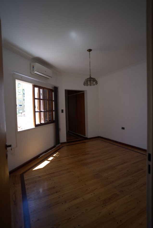 EN VENTA HERMOSA CASA DE 4 DORMITORIOS 