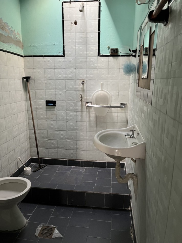 EN VENTA CASA A REFACCIONAR - S/ AV. DE LAS AMERICAS !!!