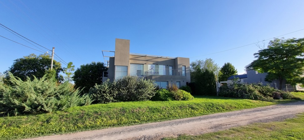 VENTA CASA DE CATEGORIA ZONA NORTE !!! 