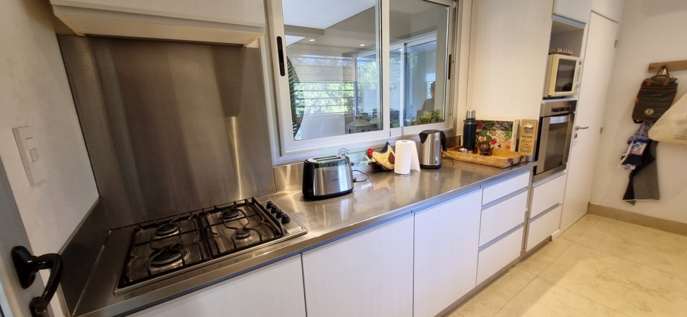 VENTA CASA DE CATEGORIA ZONA NORTE !!! 