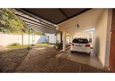 EN VENTA HERMOSA CASA ZONA ZANNI !!!