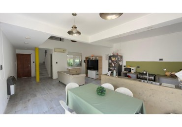 EN VENTA CASA DE 2 HABITACIONES - ZONA BARRIO LOMAS DEL GOLF