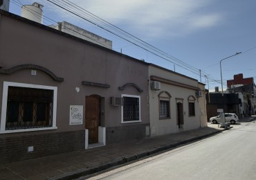 EN VENTA HERMOSA CASA - ZONA CENTRO/PARQUE URQUIZA